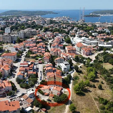 Piranesi With A Parking Space * Pola